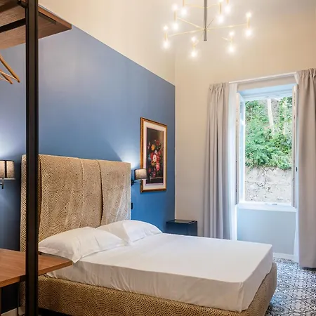 Fontana Falconieri Boutique 4* מסינה